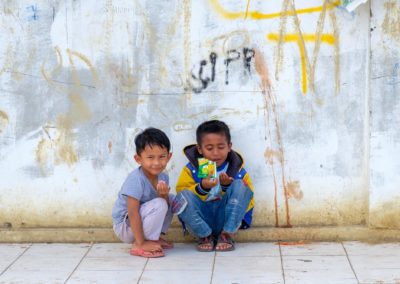 20 Photo Workshop Adventures Ian Robert Knight Wamena Market Kids Indonesia