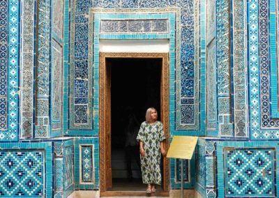 Woman Travaler On East Asia Mosque Vault Backdrop