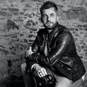 Photographer Leader