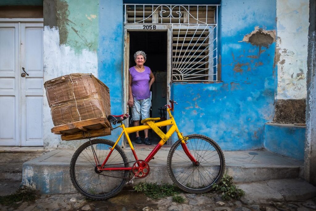 039 BREAD LADY Michael Chinnici Vanishing Cuba