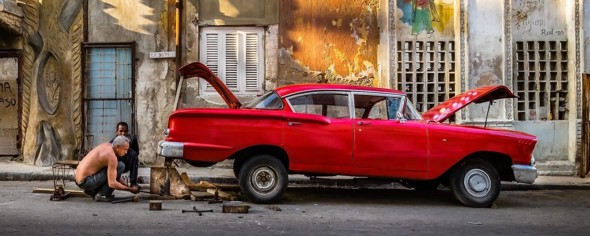 022 CUBAN REPAIR SHOP Michael Chinnici Vanishing Cuba Photo Workshop Adventures Pano