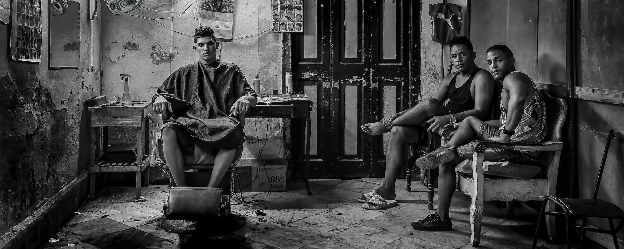 027 WAITING FOR THE BARBER Michael Chinnici Vanishing Cuba Photo Workshop Adventures Pano