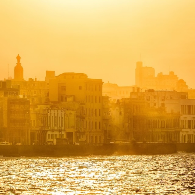 030 MAGICAL MALECÓN SUNSET Michael Chinnici Vanishing Cuba Photo Workshop Adventures Square