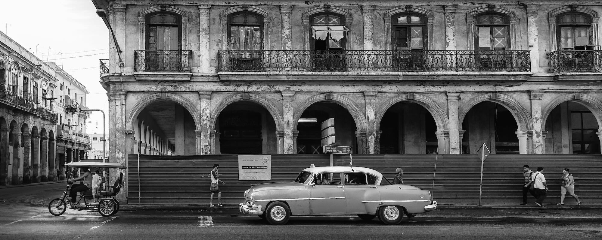 068 DOWNTOWN HAVANA Michael Chinnici Vanishing Cuba Photo Workshop Adventures Pano