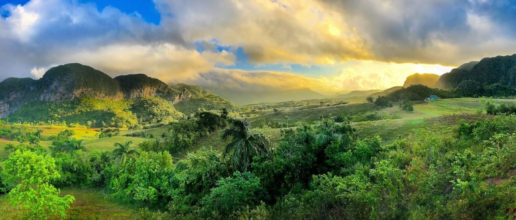 200 201 TODAYS OFFICE Michael Chinnici Vanishing Cuba Photo Workshop Adventures Pano