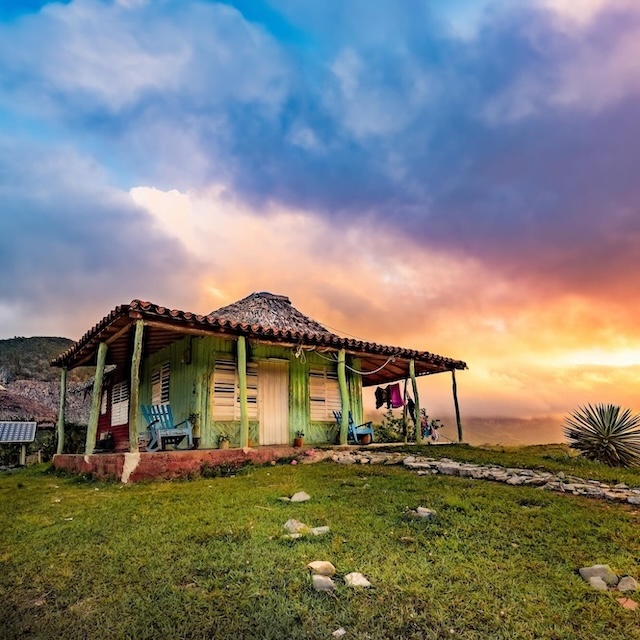 232 A SKY ON FIRE Michael Chinnici Vanishing Cuba Photo Workshop Adventures Square