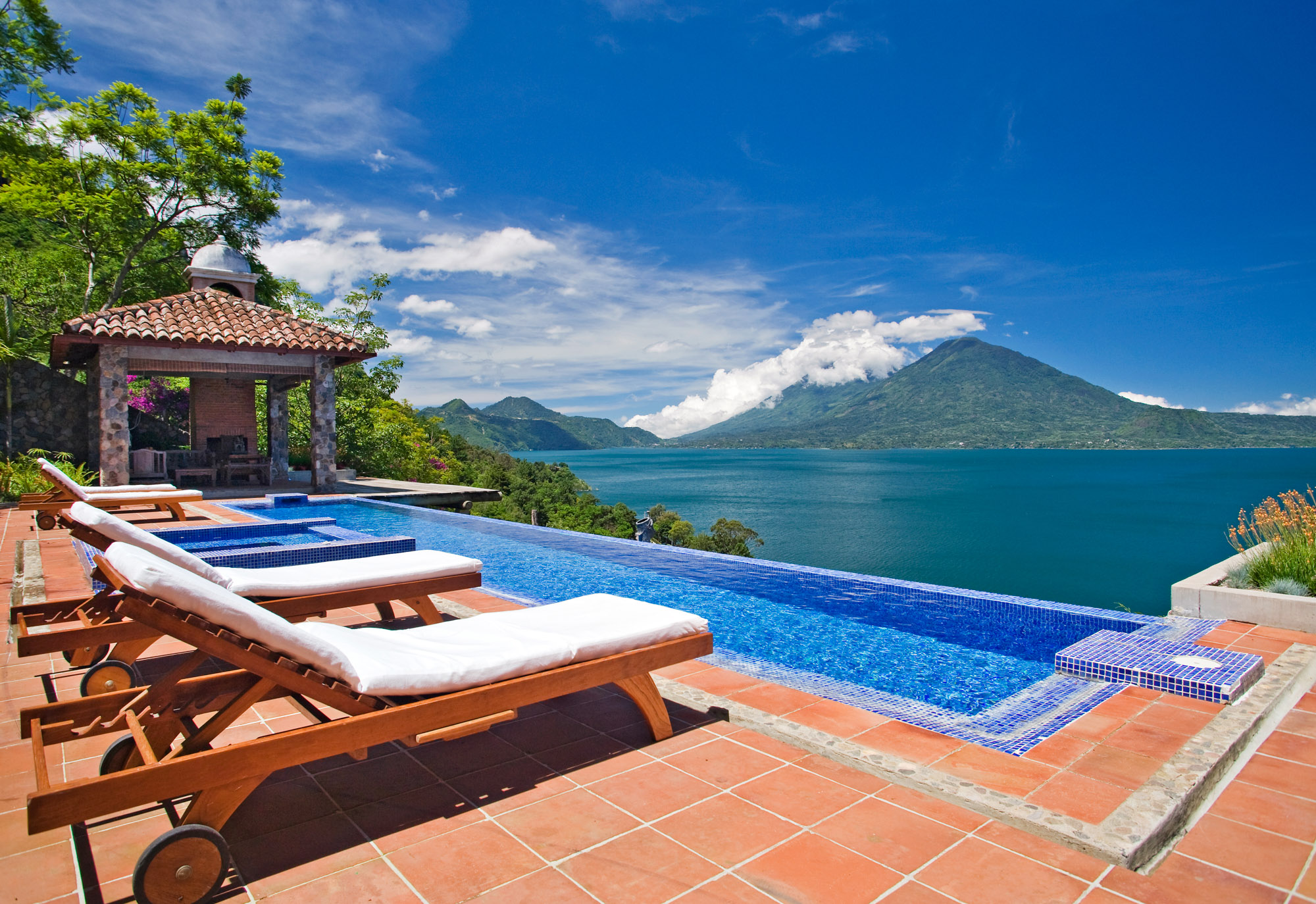 Casa Palopo Infinity Pool - Private Luxury
